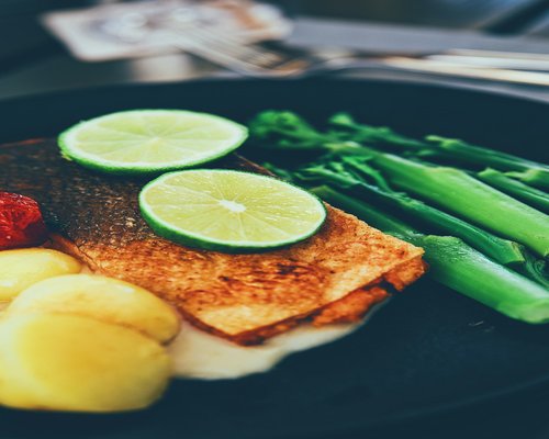 Baked fish fillet with potatoes and lemon