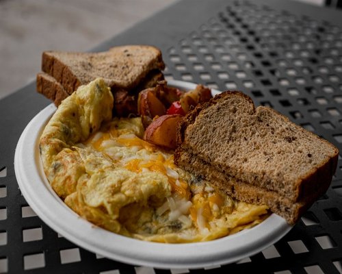 Omelette with colorful bell peppers and whole wheat bread